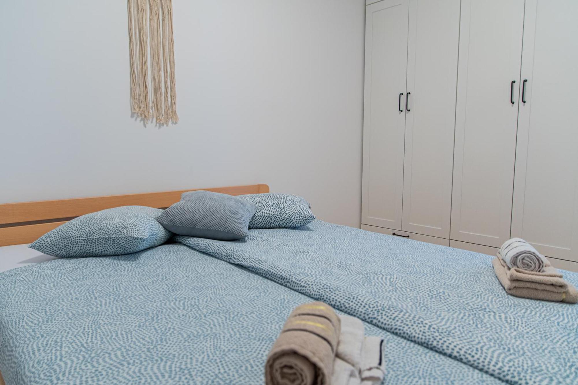 Flexible Selfcheckins 67 - - Loggia - Brand New - Luxury - Garage Apartment