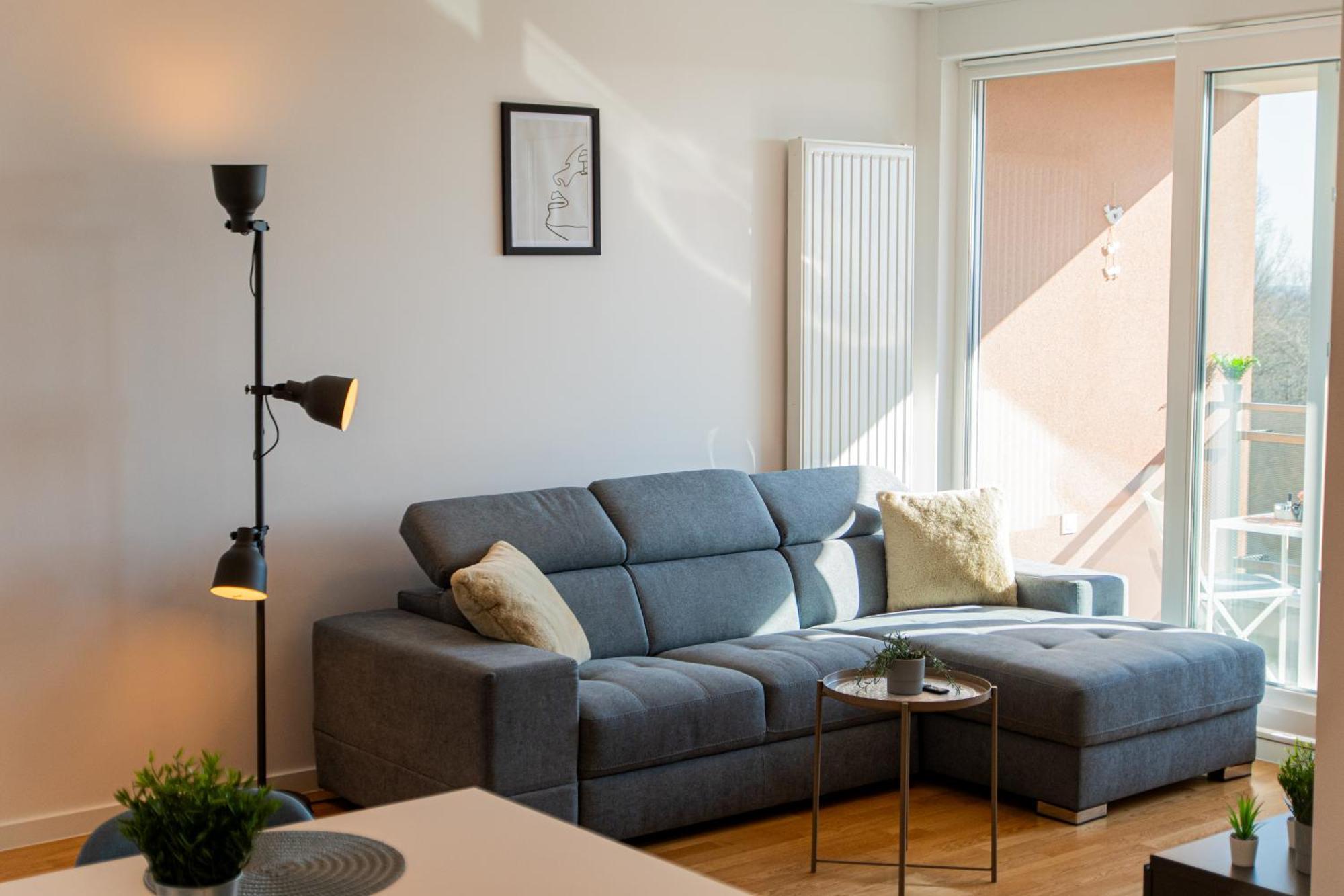 Flexible Selfcheckins 67 - - Loggia - Brand New - Luxury - Garage Apartment *